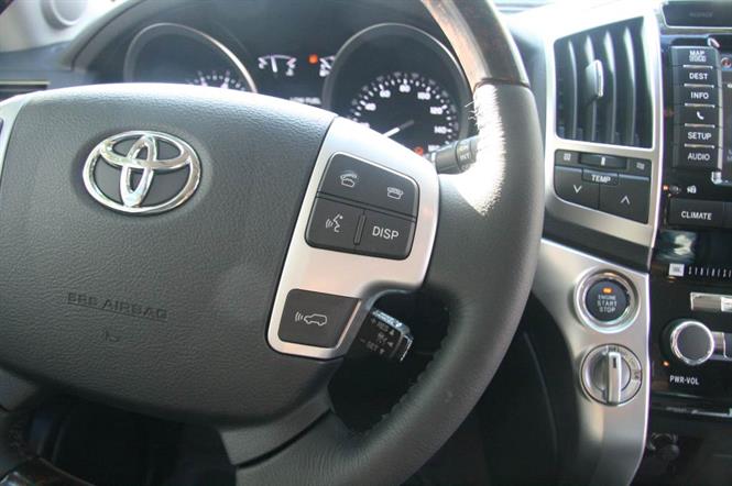 Ảnh Toyota Land Cruiser 5.7 2014